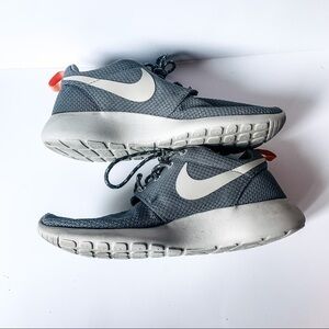 NIKE Rosche gray and pink casual workout shoe 7.5